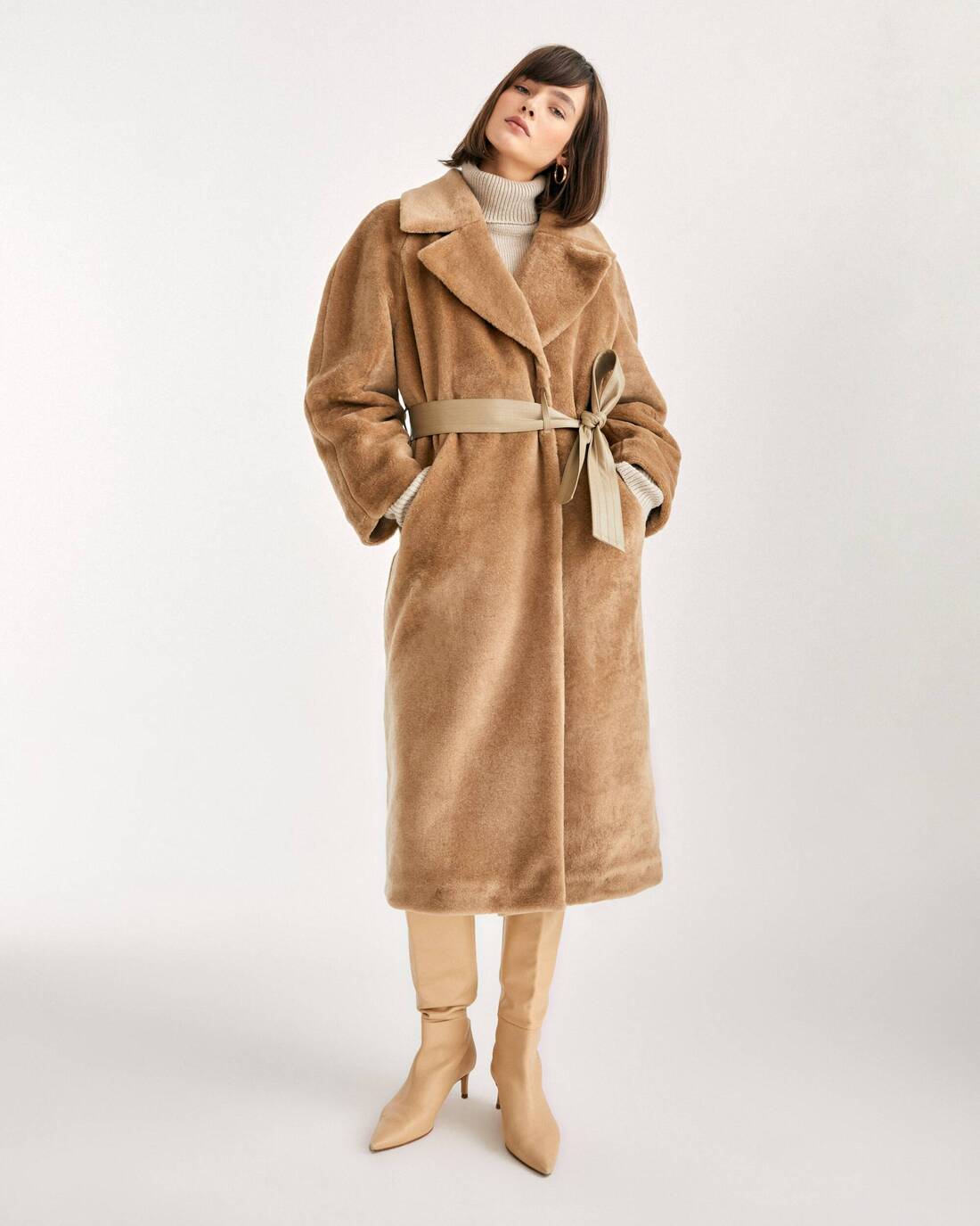 Fur coat-robe 