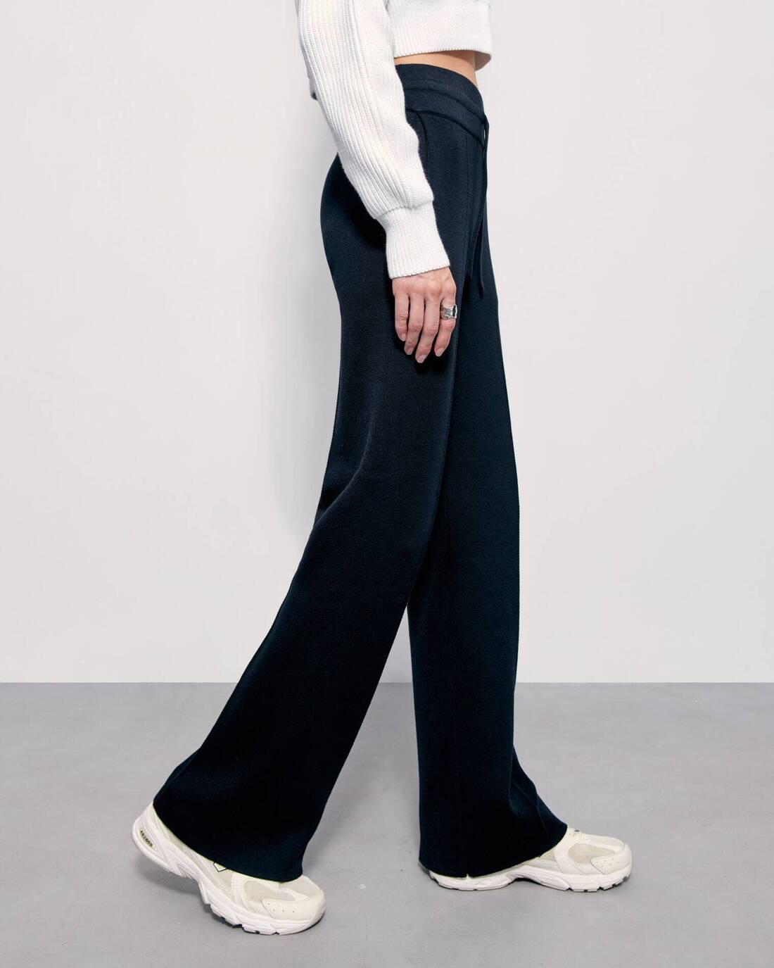 straight trousers