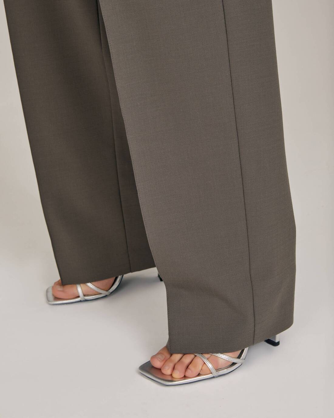 High-waisted pants 