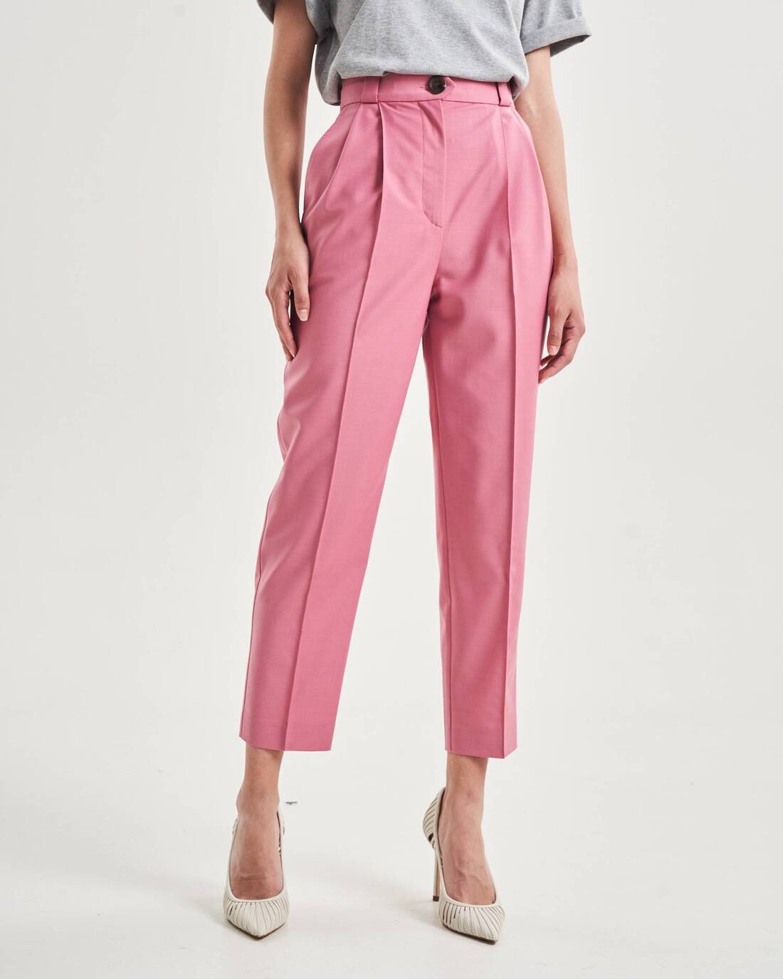 Cigarette pants with seams