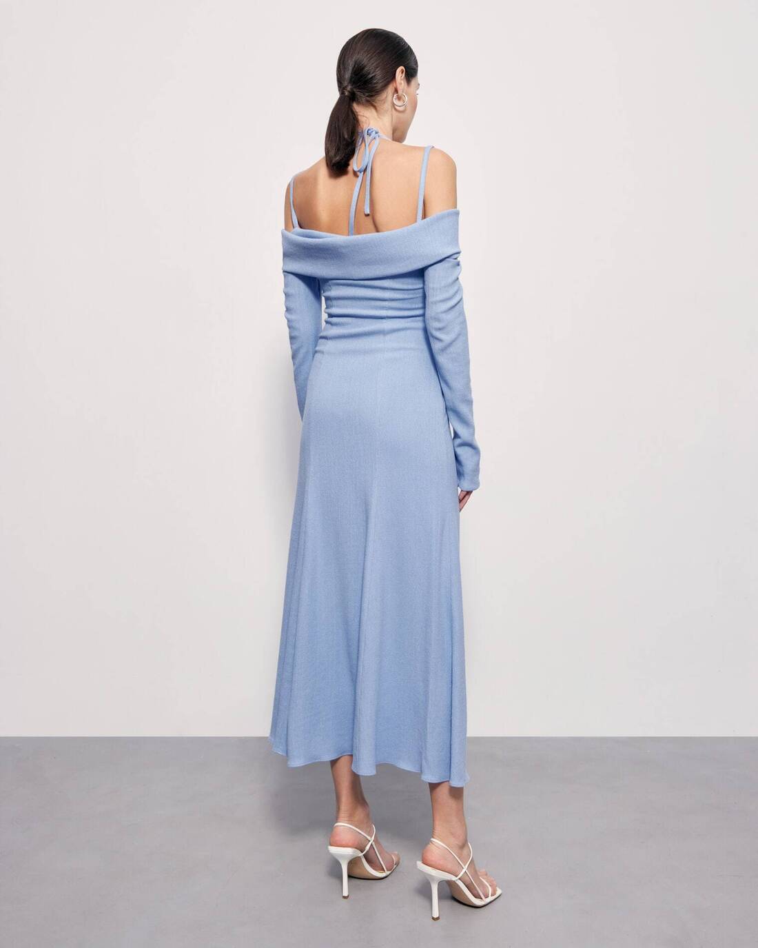 Midi dress with a decorative knot on the chest