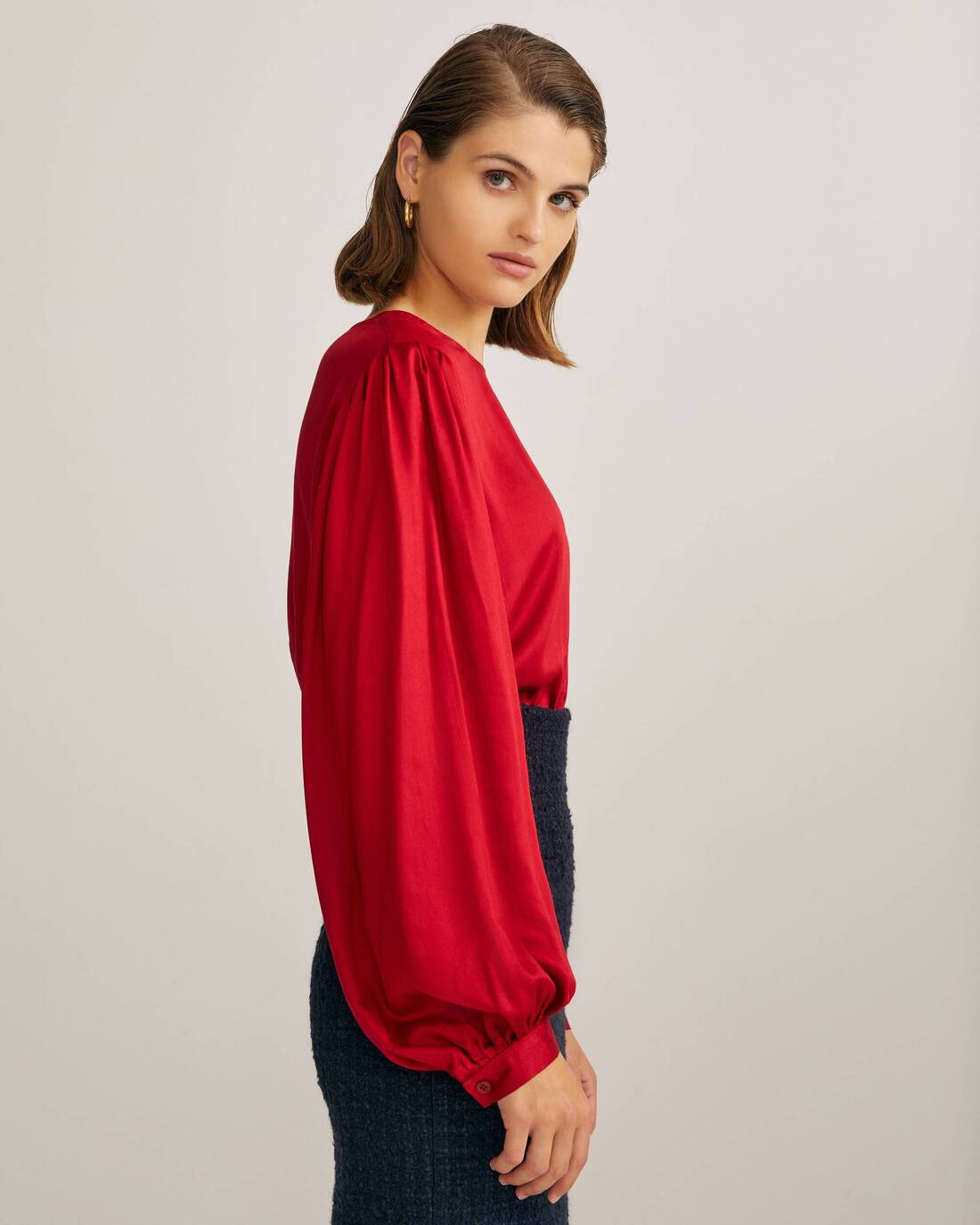 Flowy ruffled blouse with puff sleeves 