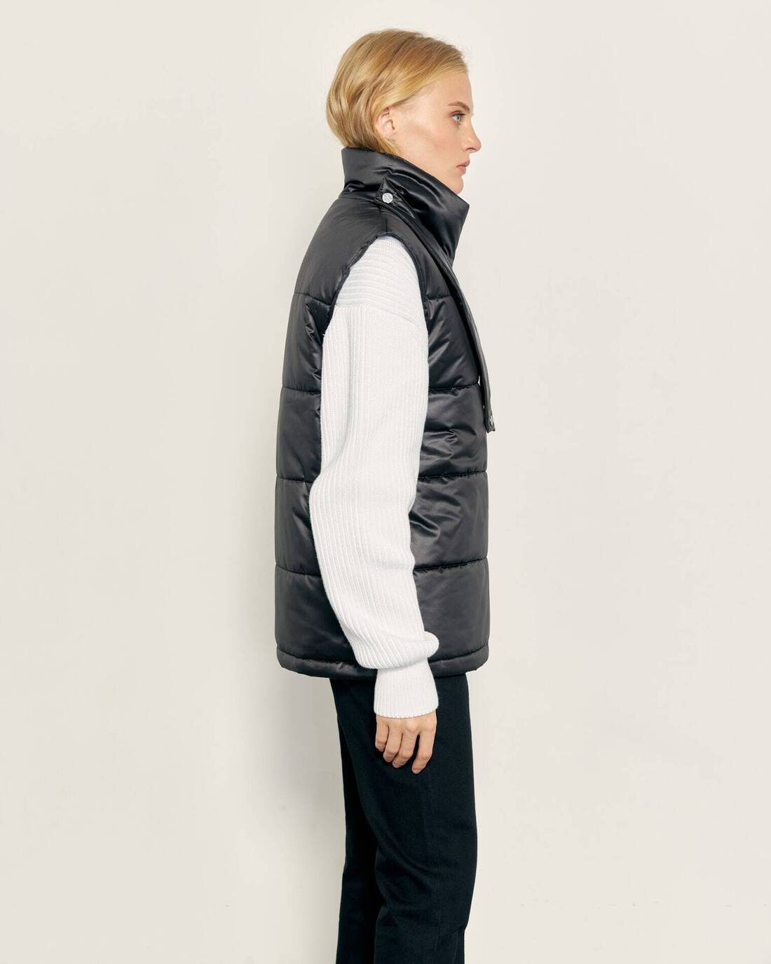 Warmed vest with a belt 