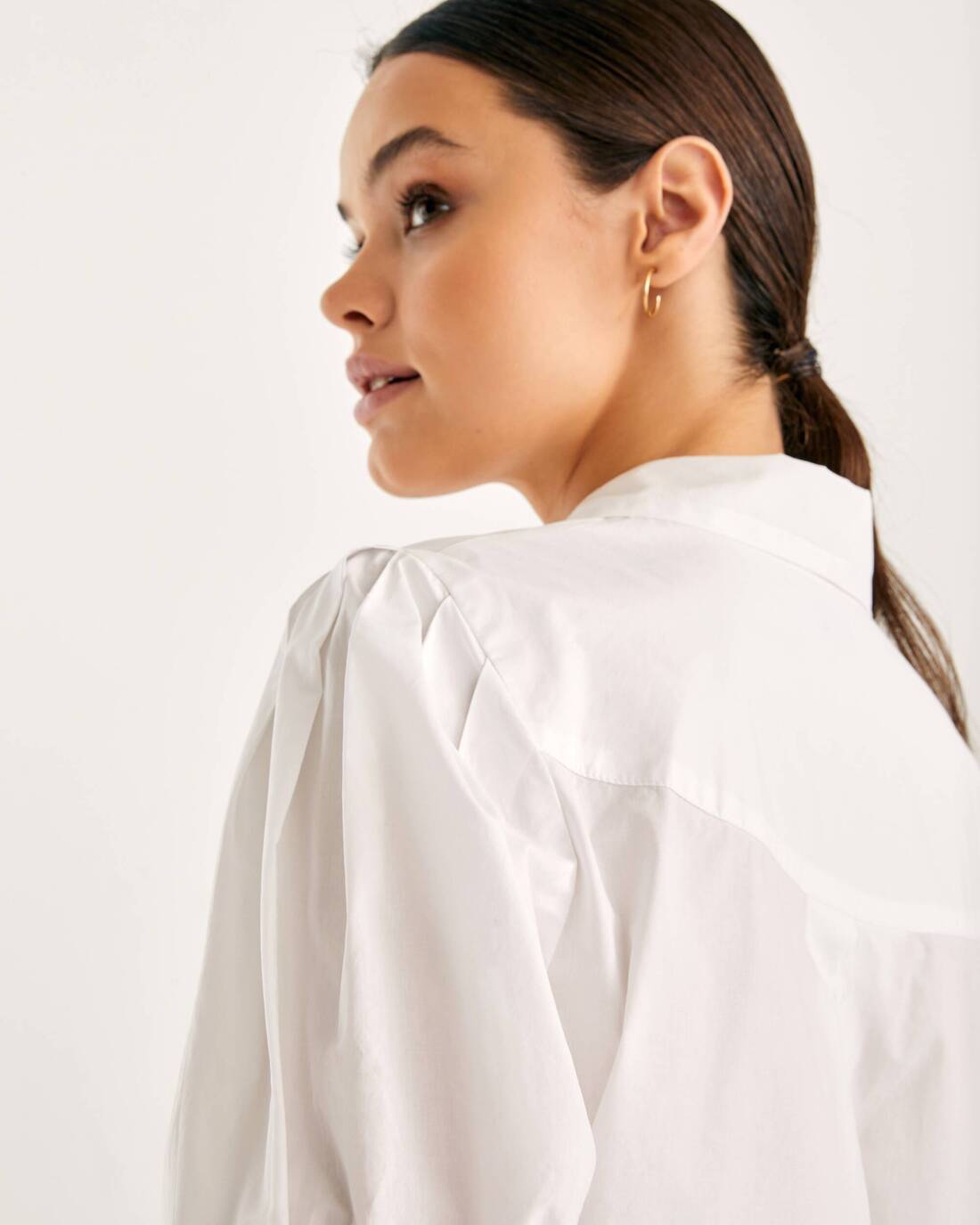 Blouse with notched collar and lantern sleeves