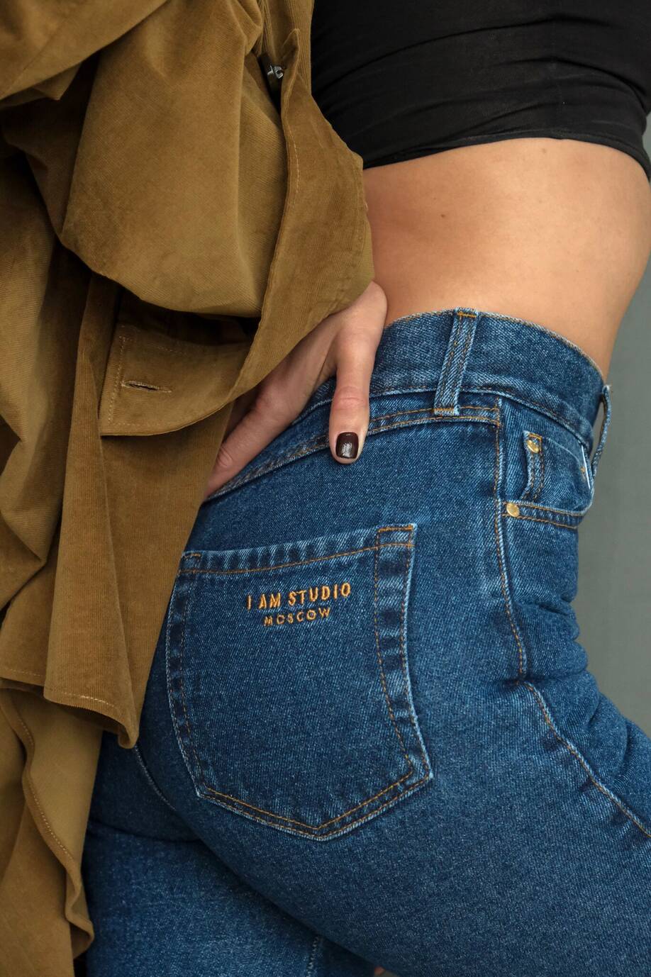 Cigarette jeans with decorative seams
