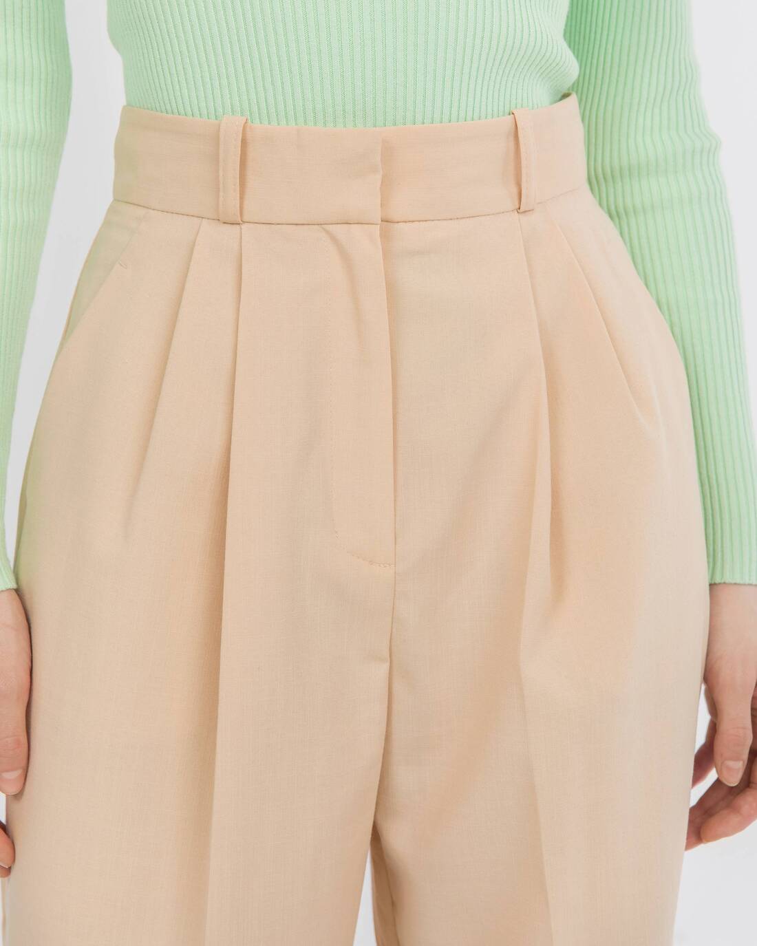 Costume pants with pleats