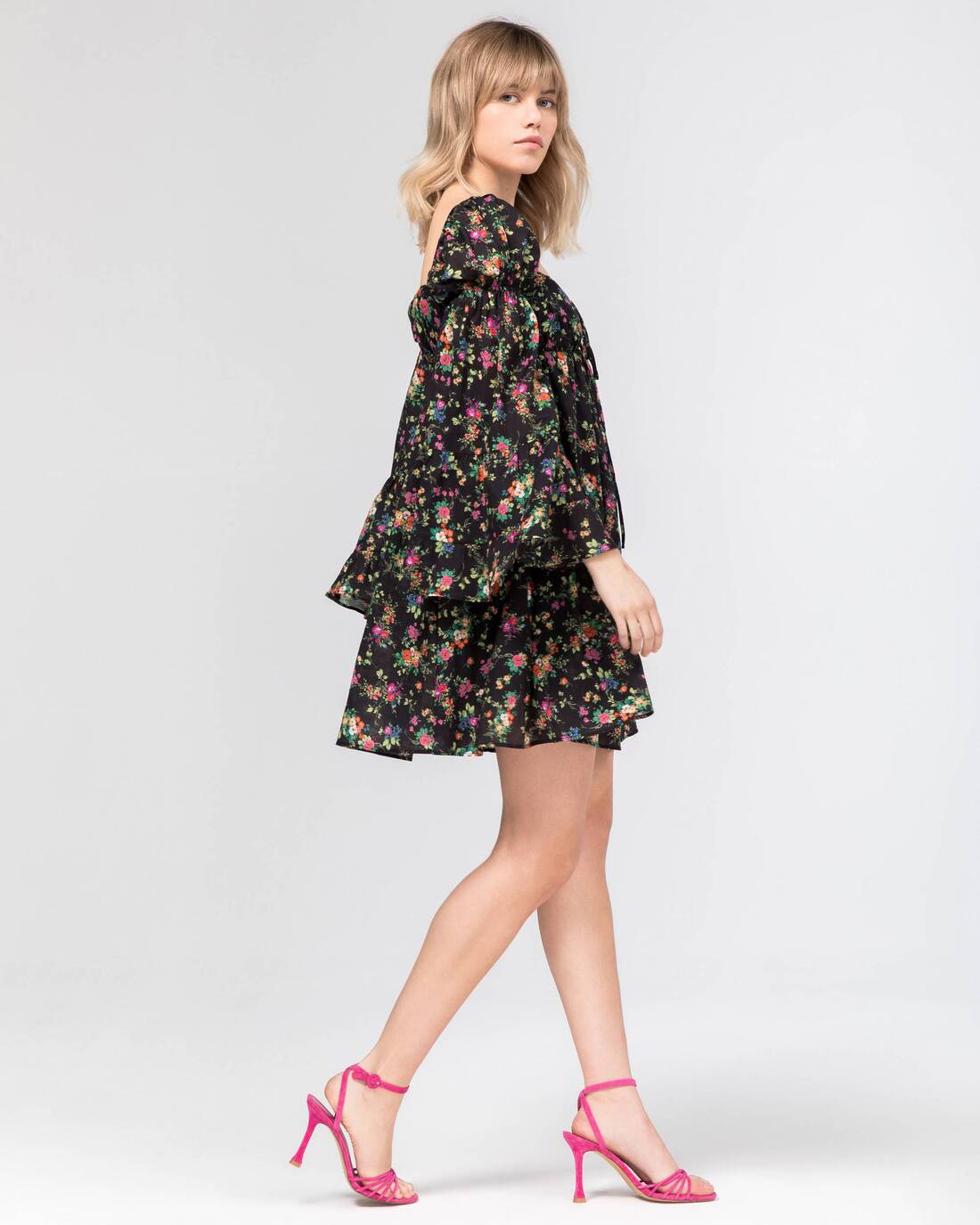 Floral print mini dress with voluminous sleeves