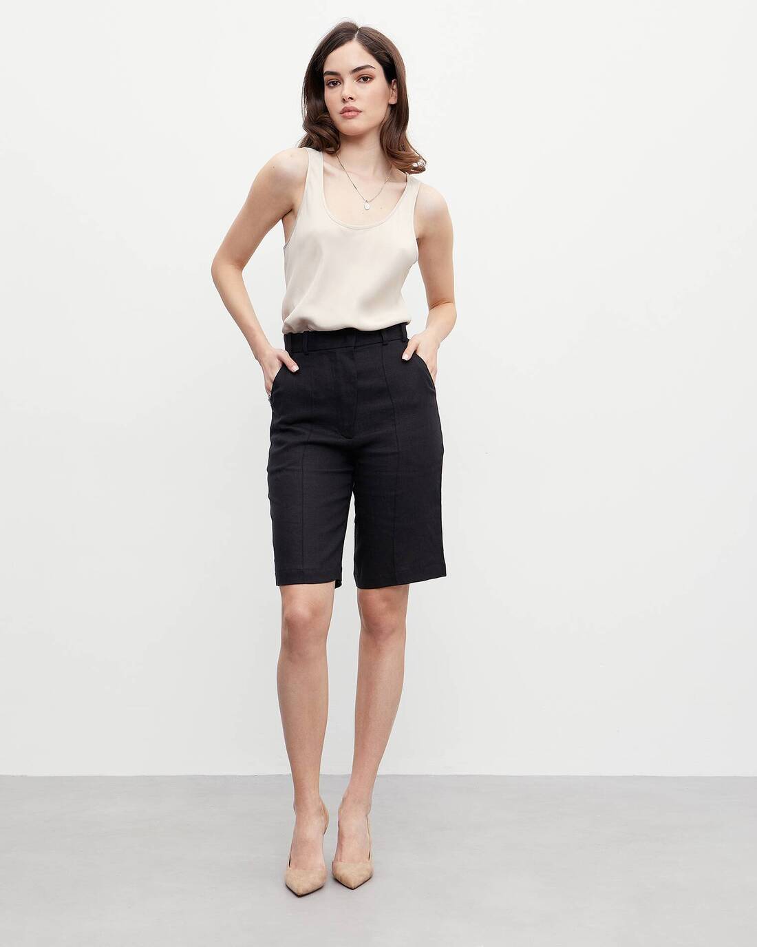 Linen shorts-breeches