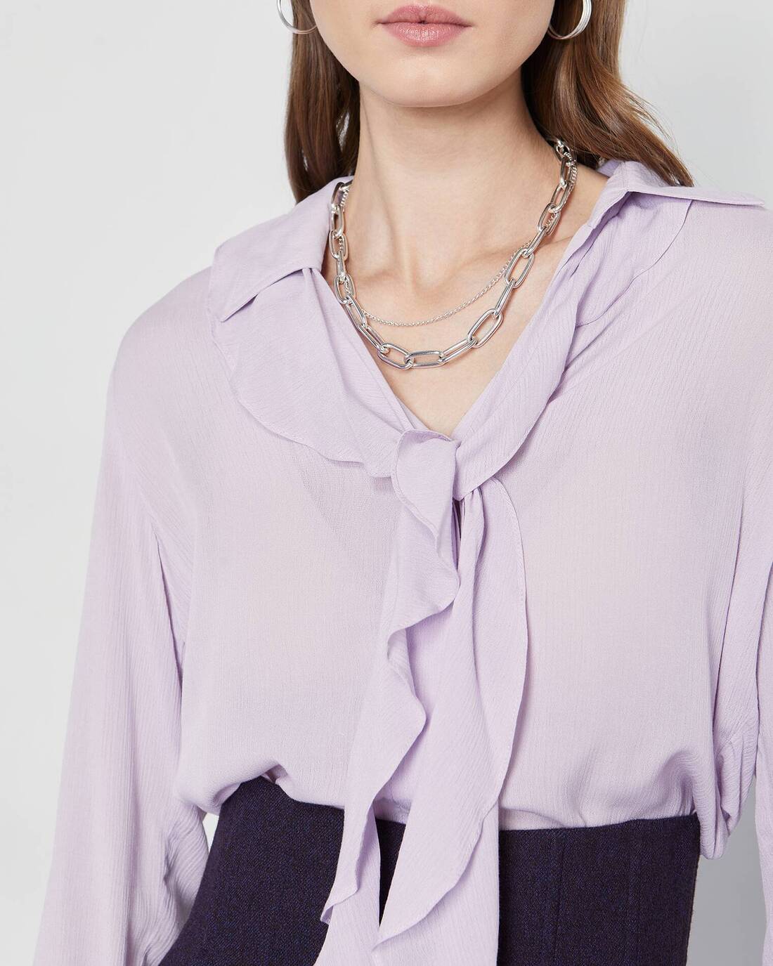 Blouse with removable collar