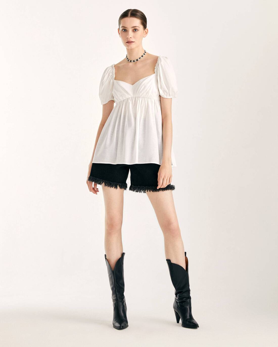 Airy blouse with puff sleeves 