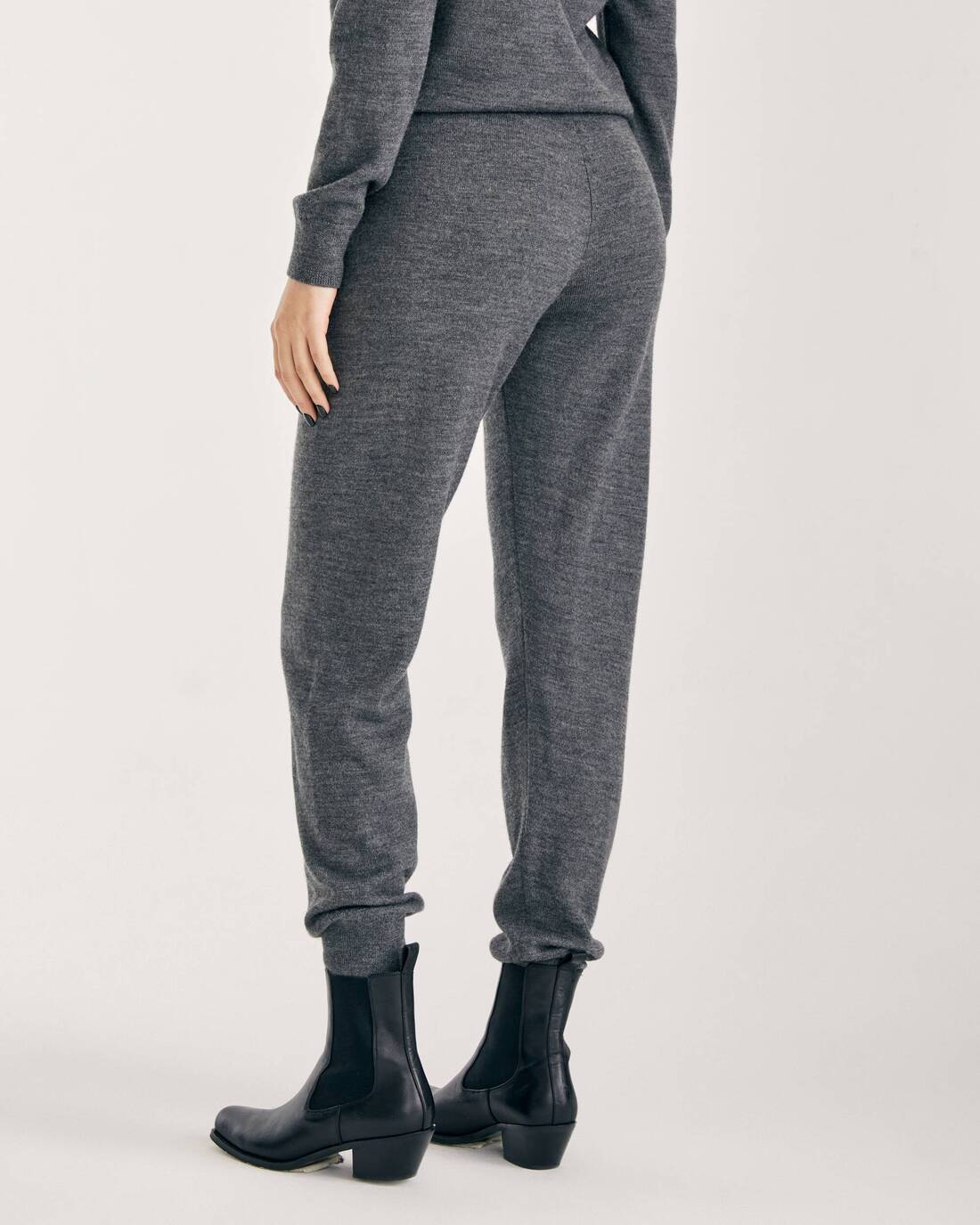 Semi-fitted joggers