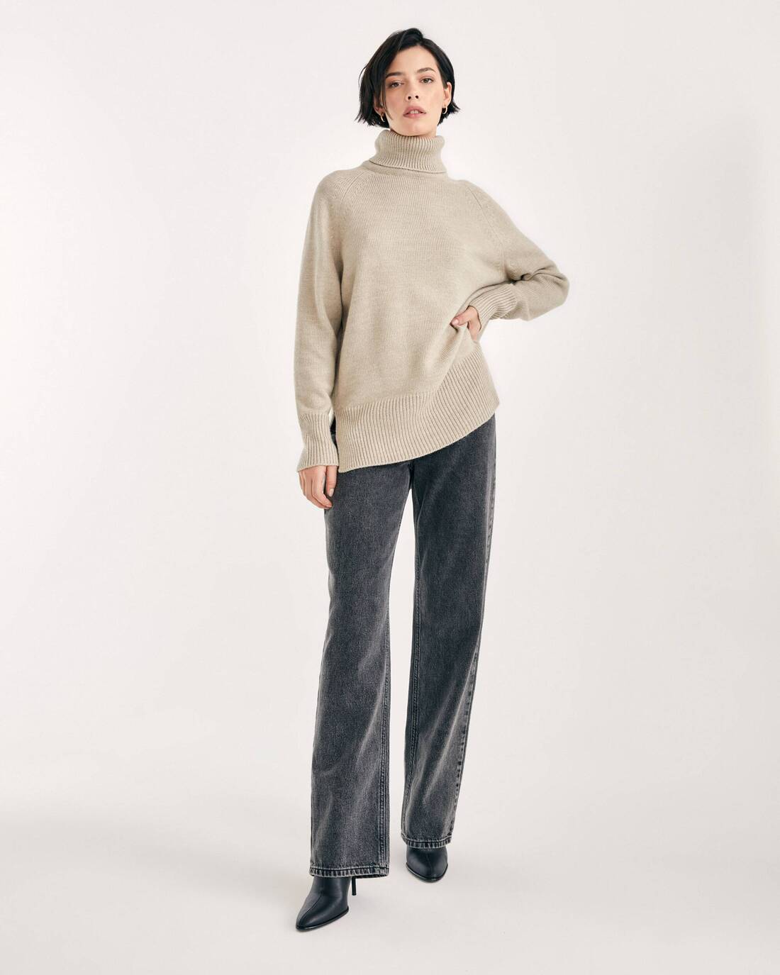 Voluminous elongated jumper
