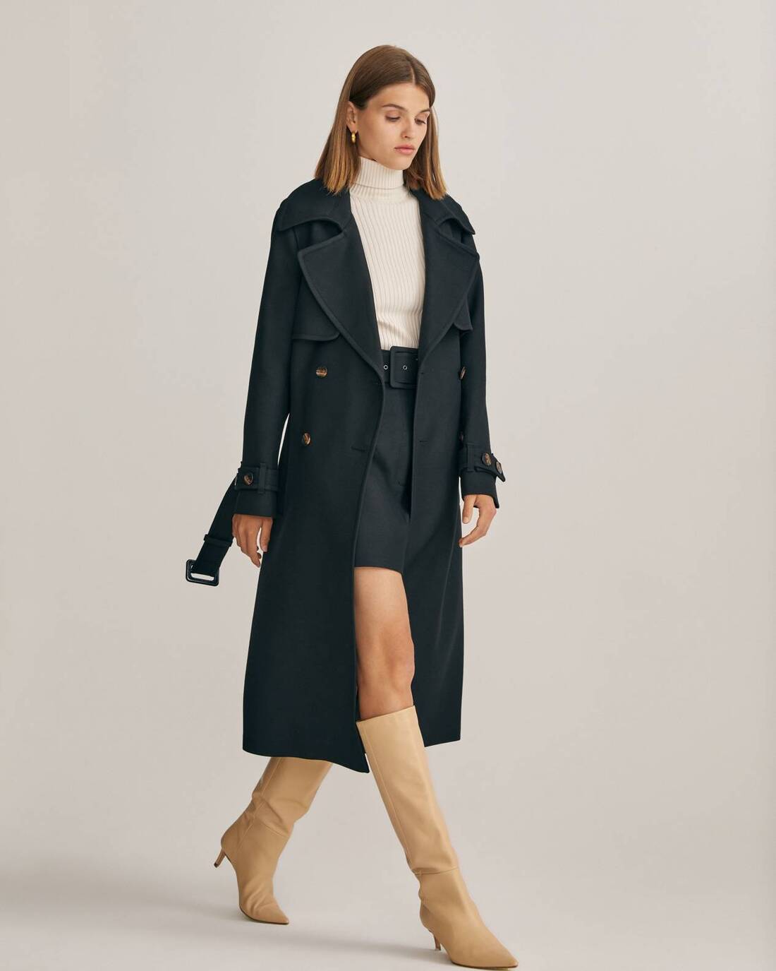 Double-breasted trench coat with a double yoke 