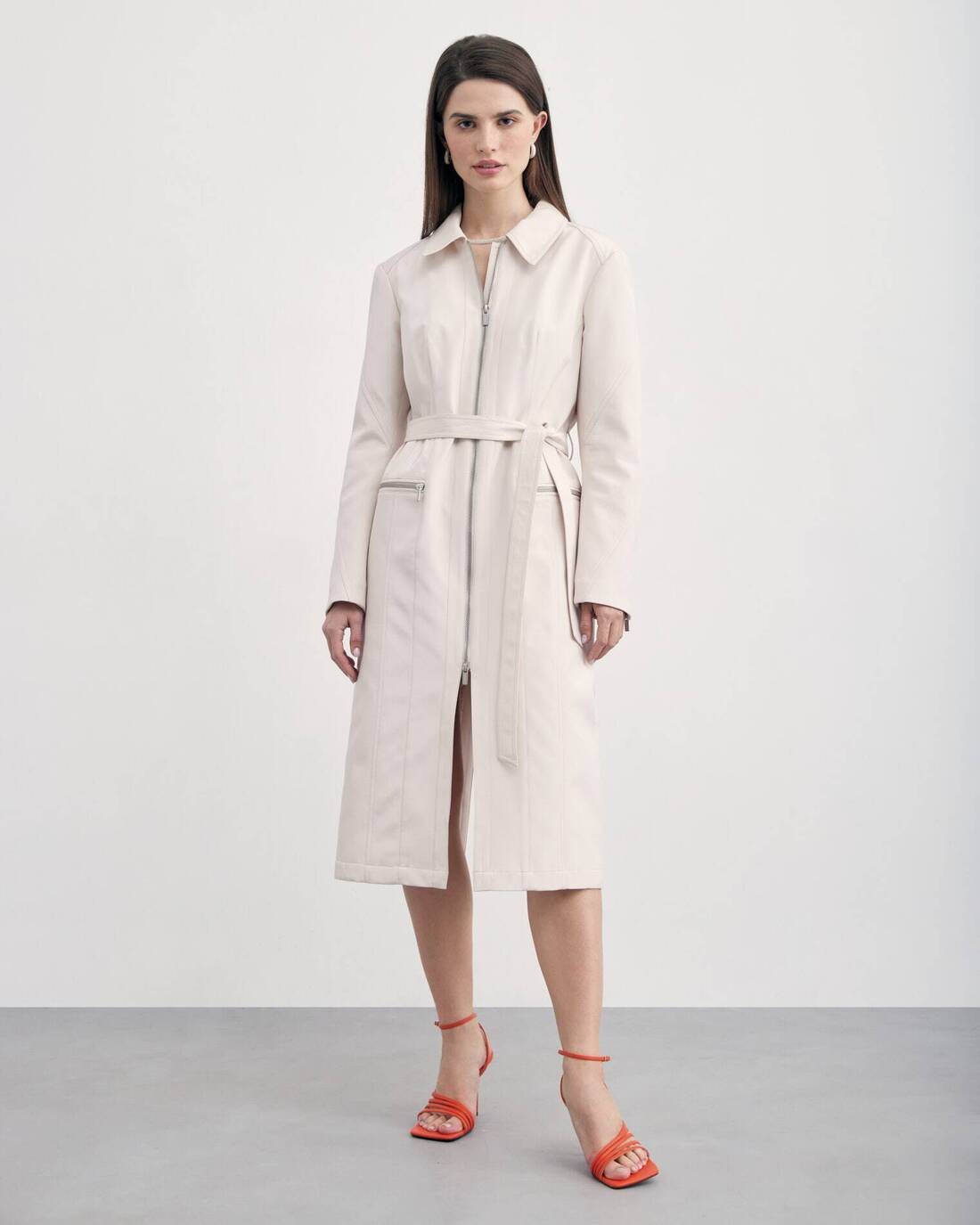 Structural trenchcoat with zipper 